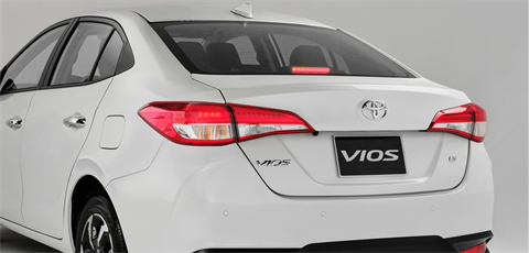 Đuôi xe tại đại lý Toyota Vinh