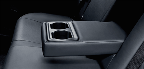 Tựa tay hàng ghế sau tại đại lý Toyota Vinh