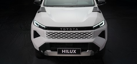 Toyota Hilux 2026 tại đại lý Toyota Vinh
