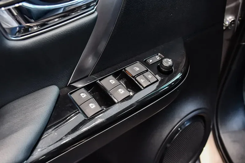 Toyota Fortuner – ảnh 4