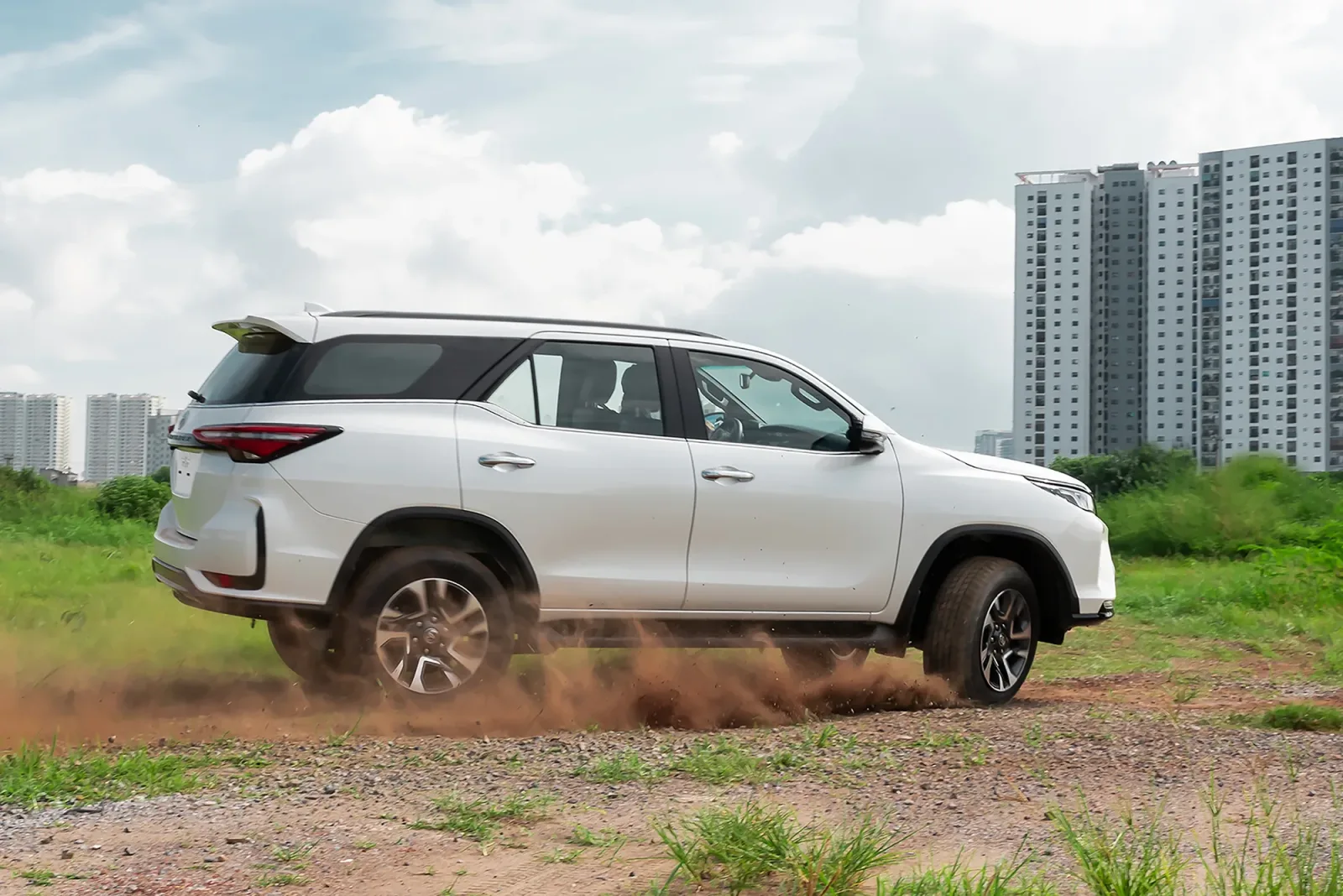 Toyota Fortuner – ảnh 9