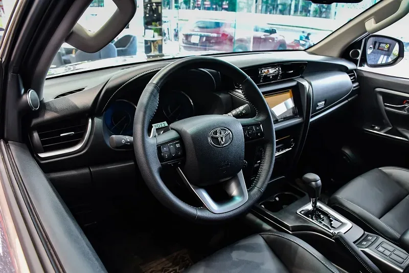 Toyota Fortuner – ảnh 16