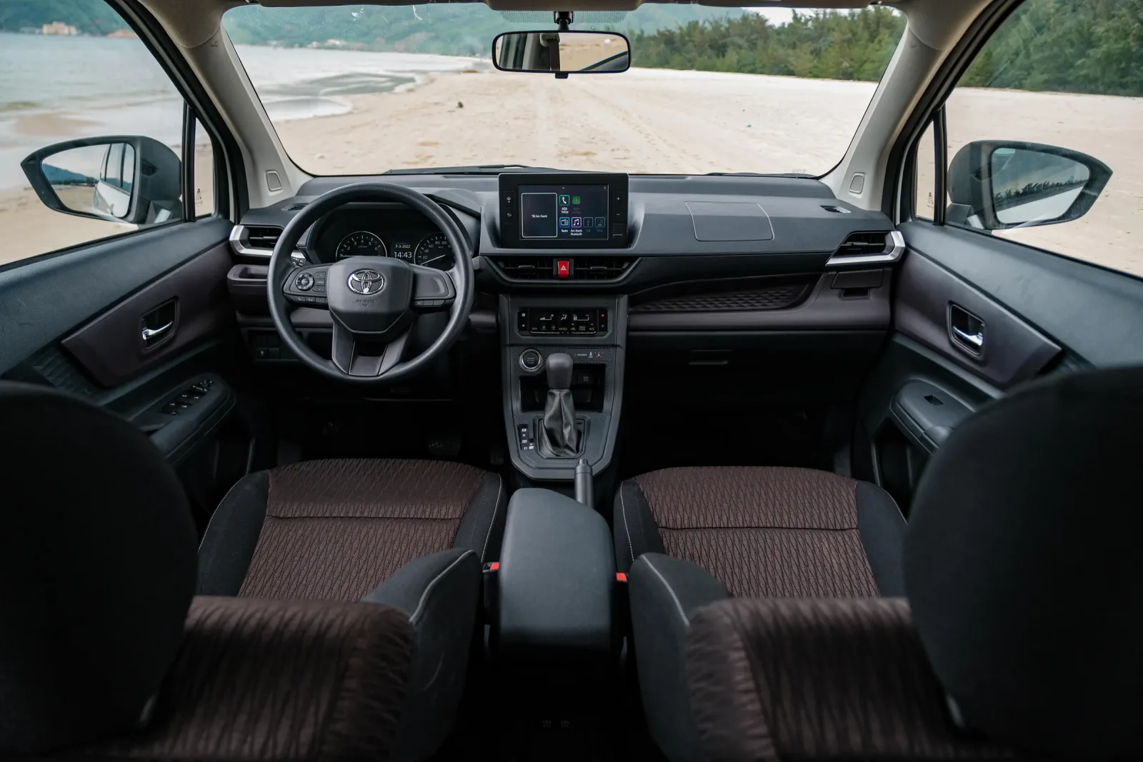 Toyota Avanza Premio – ảnh 1