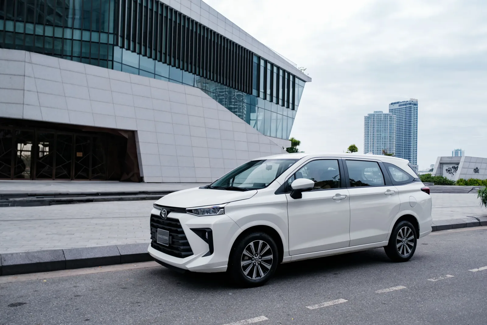 Toyota Avanza Premio – ảnh 6