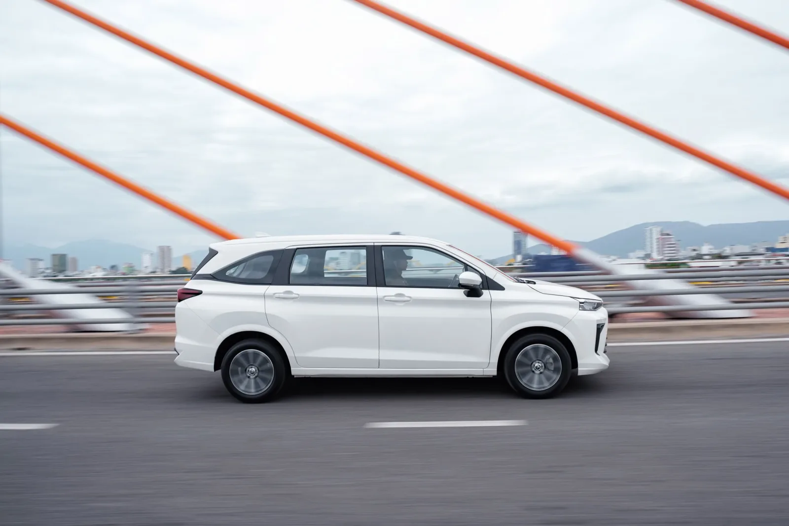 Toyota Avanza Premio – ảnh 8