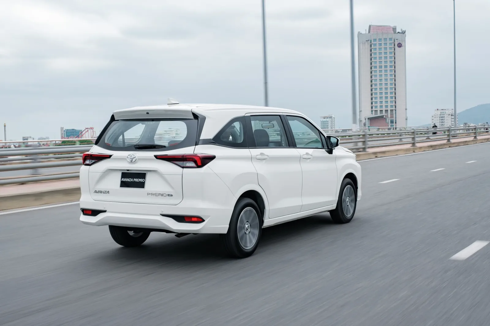 Toyota Avanza Premio – ảnh 9