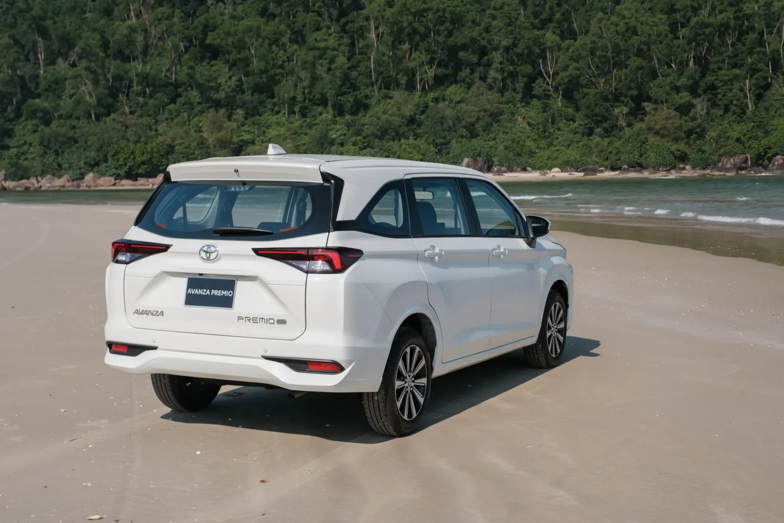 Toyota Avanza Premio – ảnh 12