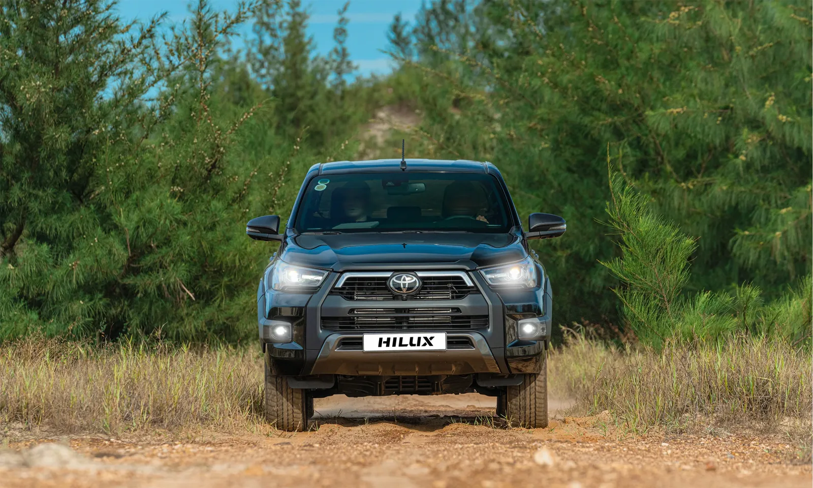 Toyota Hilux – ảnh 1