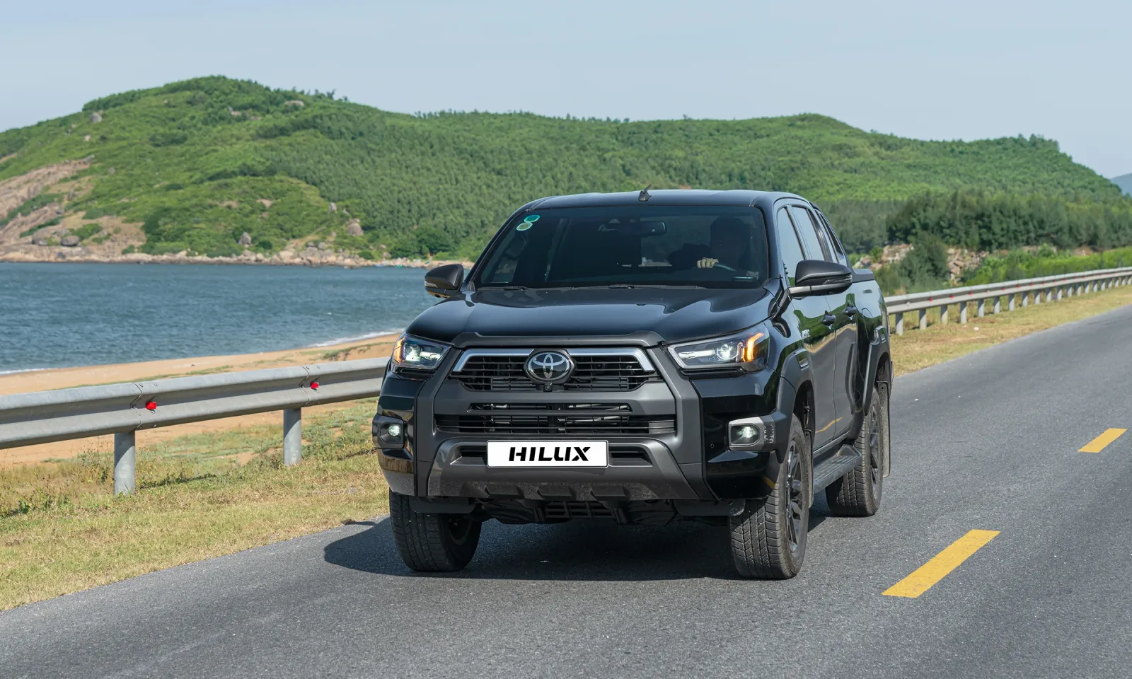 Toyota Hilux – ảnh 2
