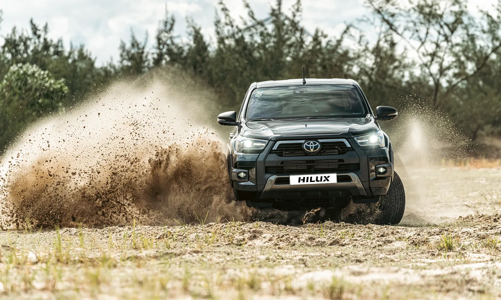Toyota Hilux – ảnh 7