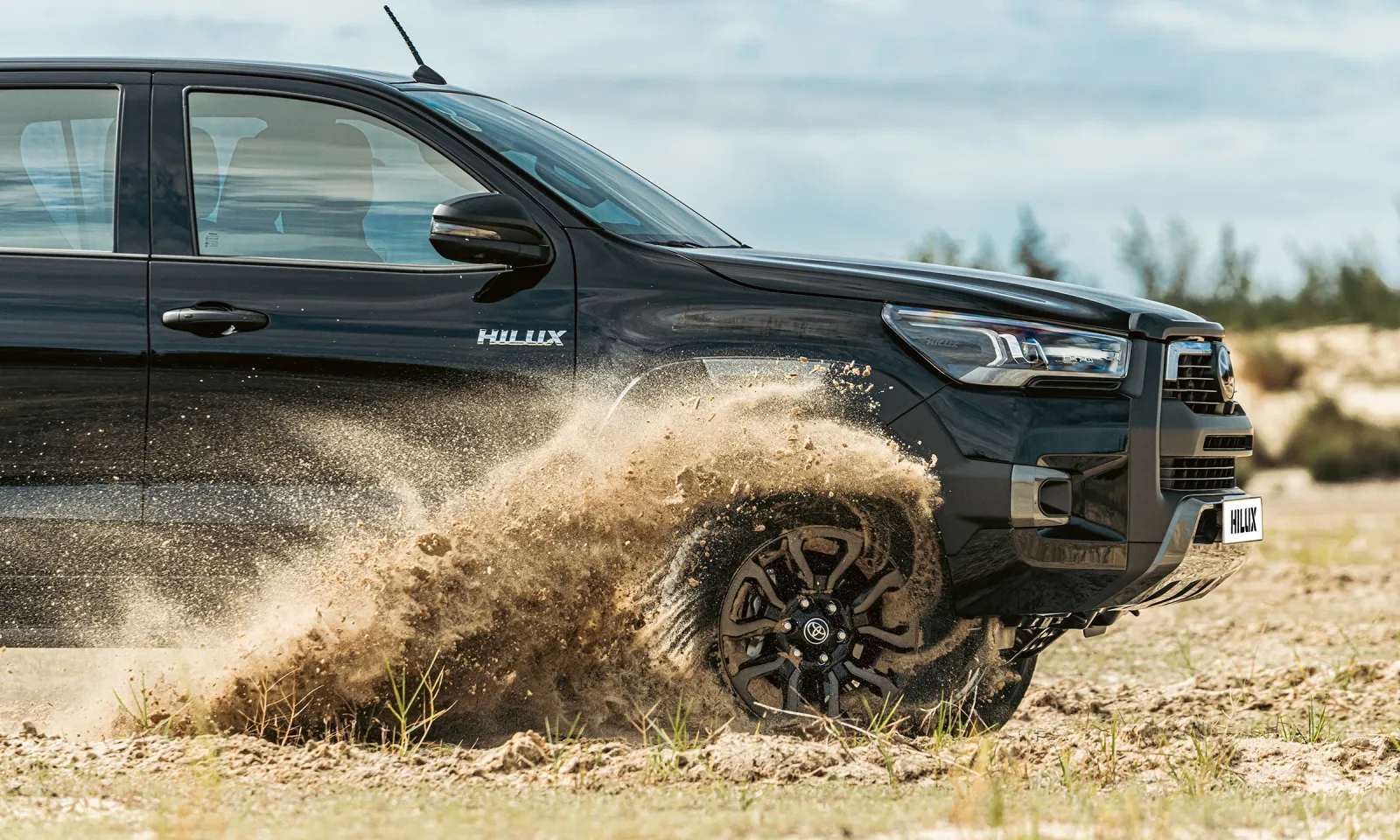 Toyota Hilux – ảnh 8