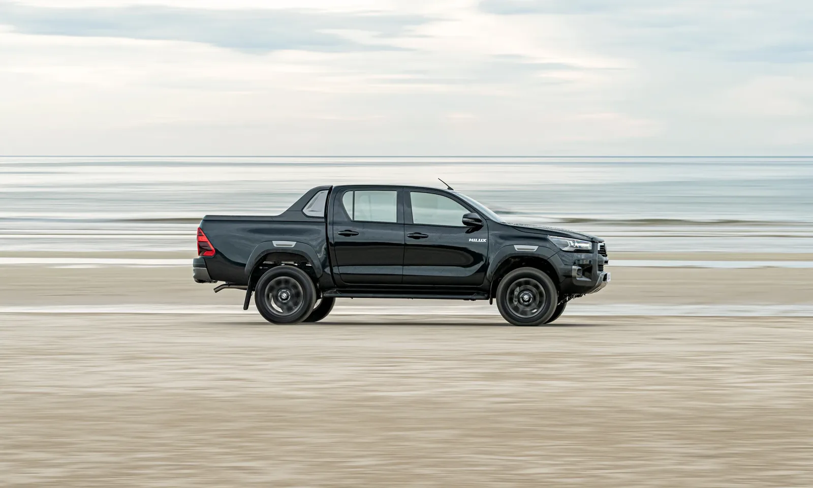 Toyota Hilux – ảnh 11