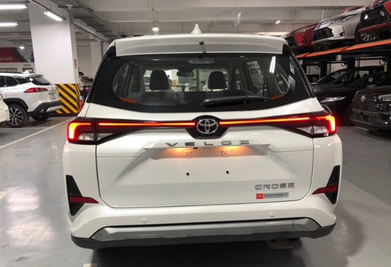 Đuôi xe Toyota Veloz Cross 2023